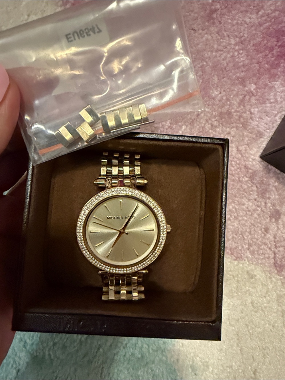 Michael Kors Gold Tone Pavé Bezel Women's Watch (needs new battery) - Picture 9 of 9